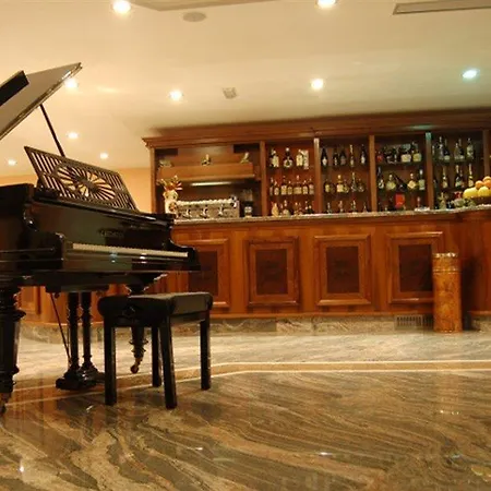 Classhotel Napoli Hotel 4*