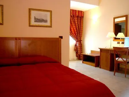 Classhotel Napoli Hotel 4*